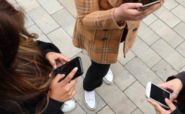 El 20% de la juventud canaria reconoce estar «enganchada» a la tecnología