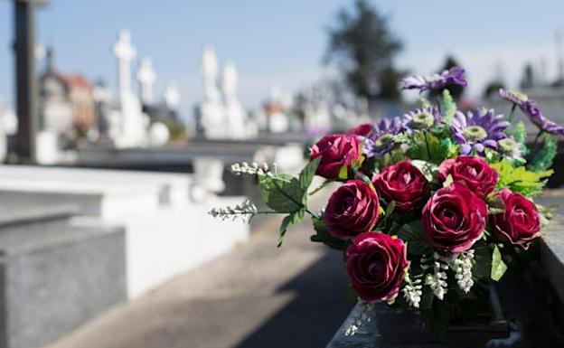 «Recibió la llamada de Lucifer», según su curiosa esquela