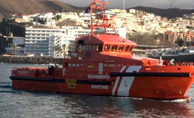 Salvamento rescata un cayuco con 45 hombres al sur de Gran Canaria