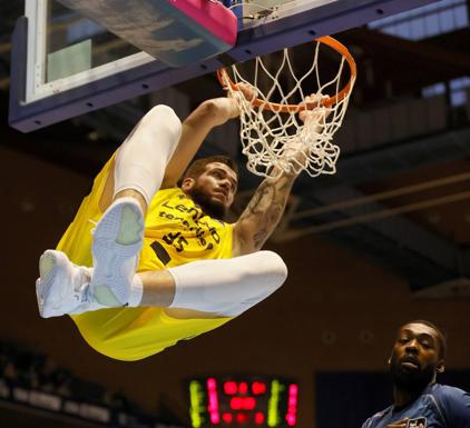 Un triple agónico da la victoria al Lenovo Tenerife