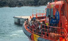 Salvamento Marítimo rescata a 141 inmigrantes que venían a Canarias