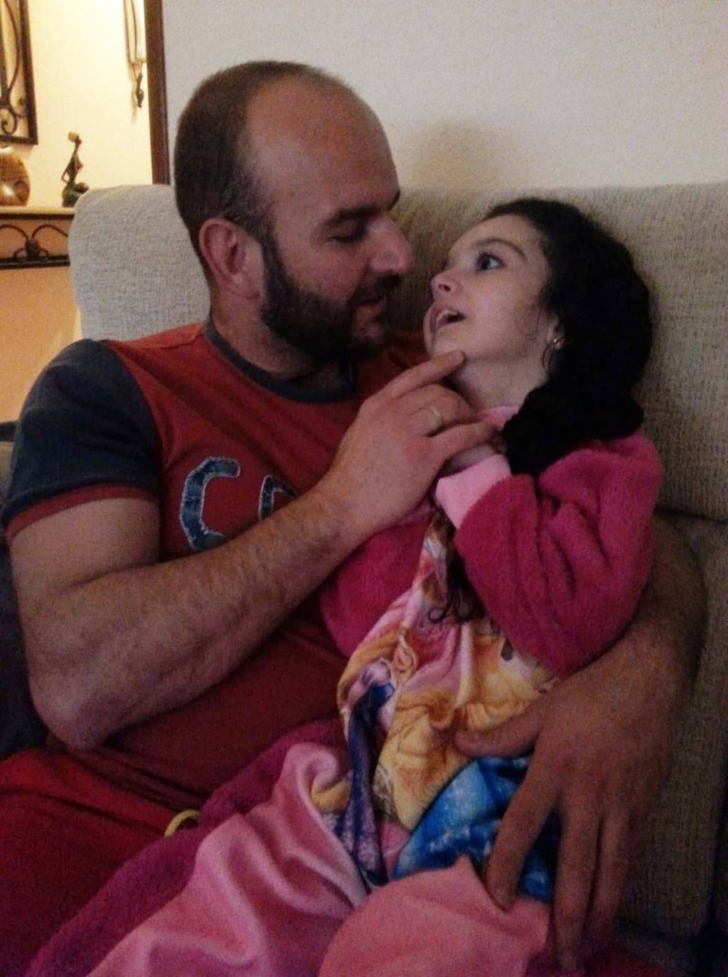 Familias palmeras piden exhumar los restos de sus seres queridos ante el riesgo de que la lava sepulte el cementerio