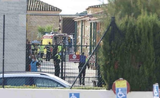 Dos muertos y un herido en tiroteo entre clanes en un cementerio de Valencia