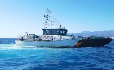 Salvamento rescata a 178 inmigrantes y recupera un cadáver en el océano