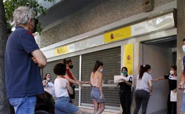 El paro cae en Canarias en 5.242 personas en octubre