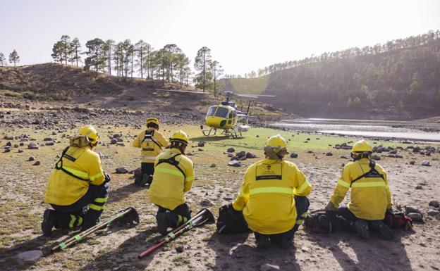 El contrato de los helicópteros contra el fuego espera por la Seguridad Social