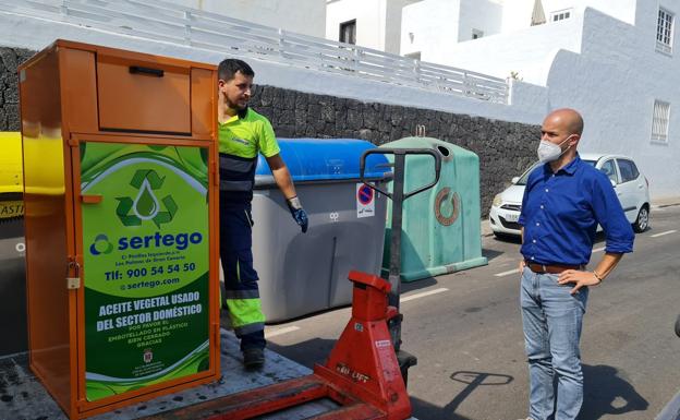 33 contenedores para recoger aceite usado en San Bartolomé