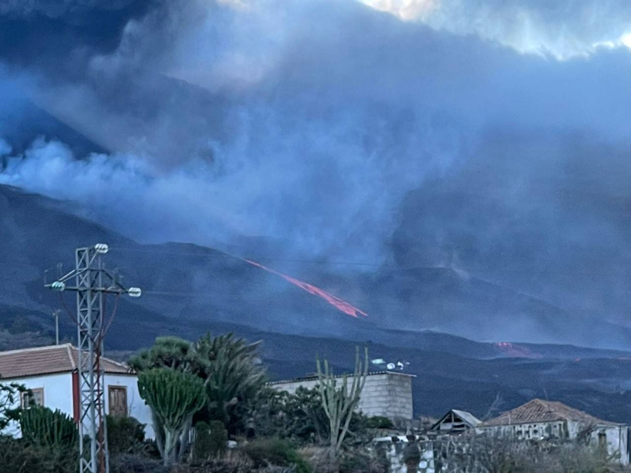 El Cabildo de La Palma ofrece suelo público para los afectados por el volcán
