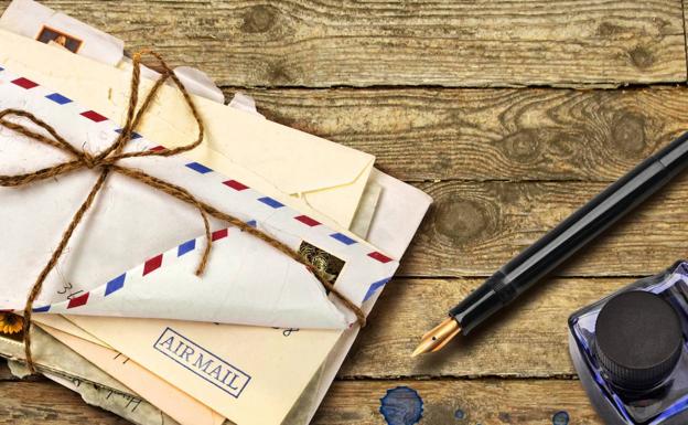 60 años después entrega unas cartas de amor a su destinataria