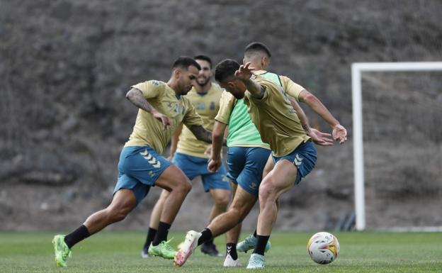 Viera reaparece con el grupo y pasa una resonancia de control: está ok