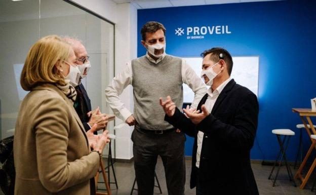 El CSIC y Lechet presentan una nueva mascarilla inclusiva y transparente