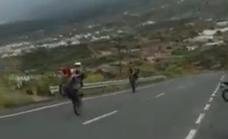 Detenidos cuatro motoristas por hacer caballitos en una carretera de Tenerife