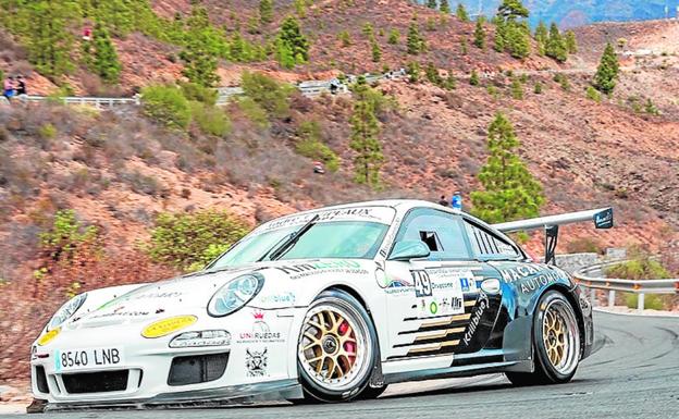 Iván Armas, intratable y sin rivales con su Porsche 911 GT en la Subida de Fataga