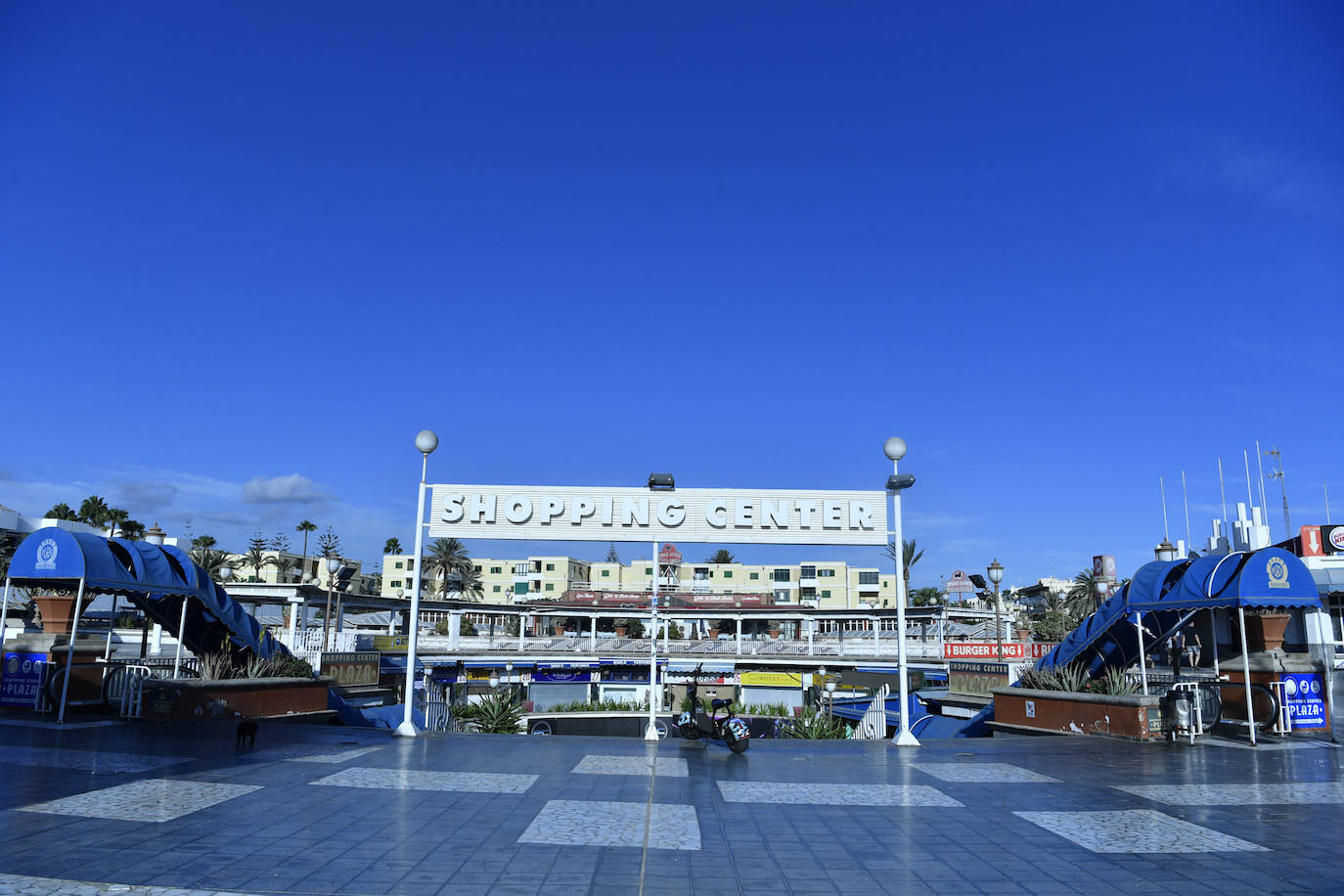 Pelea entre jóvenes en el Centro Comercial Plaza en Playa del Inglés