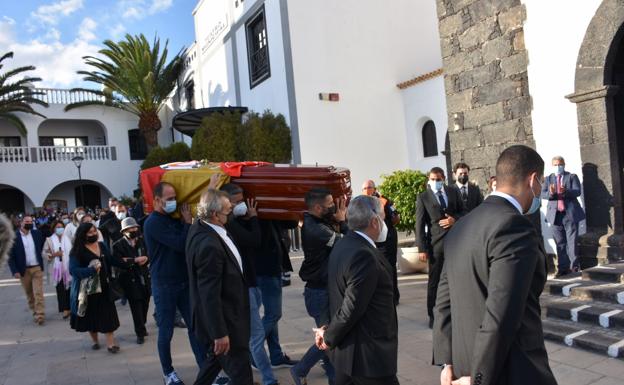 San Bartolomé se vuelca en el adiós al alcalde Alexis Tejera Lemes