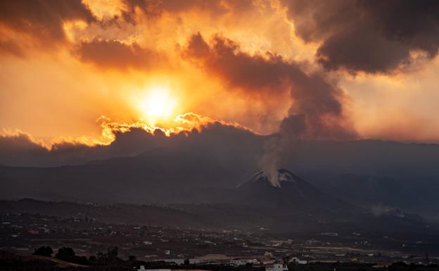 El volcán se estabiliza, pero «a corto plazo la erupción no va a terminar»