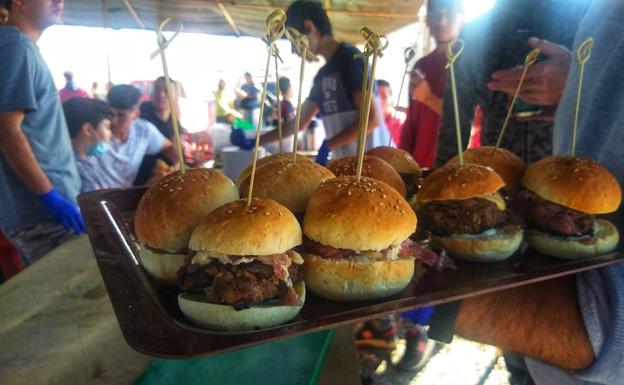La carne de cabra de la costa se transforma en hamburguesas