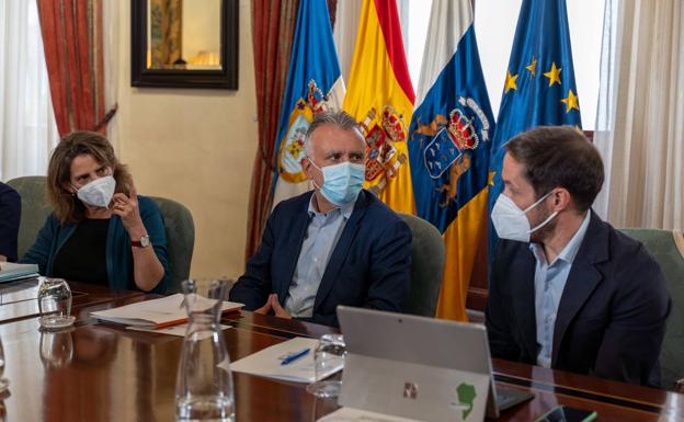 Torres avanza 10 millones en ayudas para empresas y damnificados por el volcán