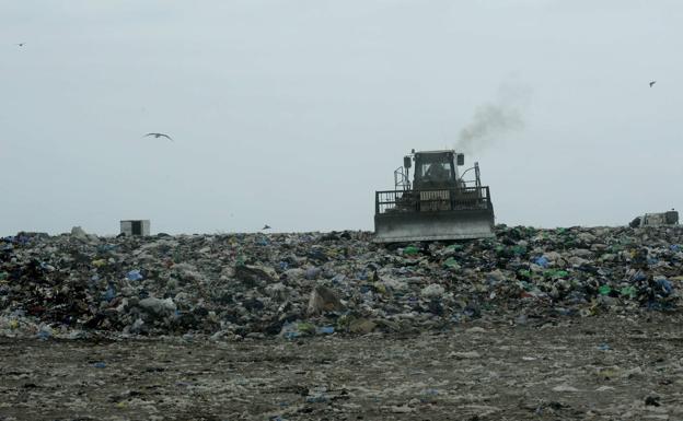 La ciudad vuelve a negociar con el Cabildo la venta del suelo del vertedero