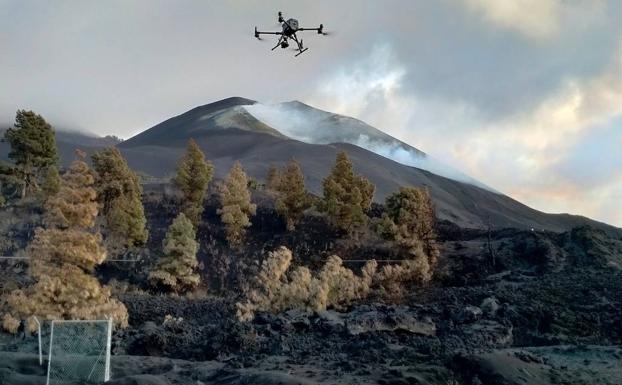La calidad del aire da un respiro en La Palma pero la lava sigue fluyendo