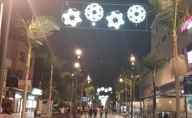 Vista parcial de la iluminación en la Avenida de Canarias. 