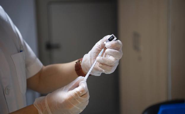 235 nuevos positivos por la covid-19 este sábado en las islas