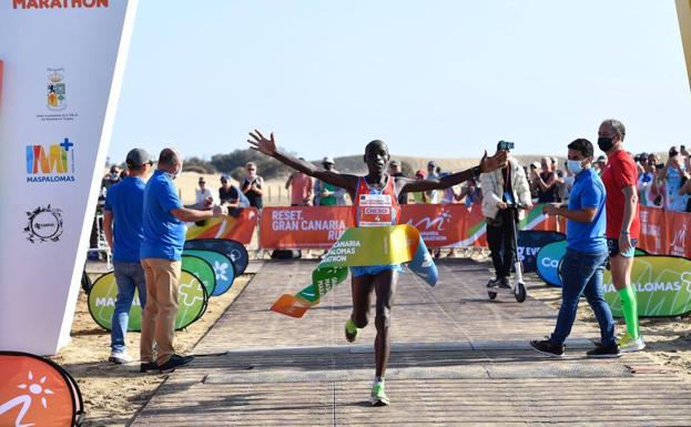 William Ruto e Isgah Cheruto ganan el Gran Canaria Maspalomas Marathon