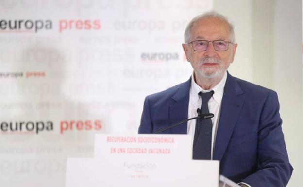 Polémica propuesta de un virólogo: «Si no se vacuna, no puede ir a la Sanidad pública»