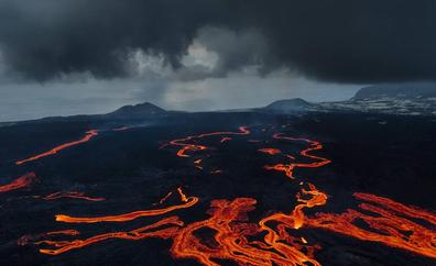 La lava fluye a diez metros por segundo al sur de la montaña de La Laguna hasta la nueva fajana