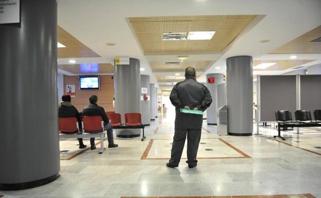 Denuncian «falta de medios y el caos asistencial» en Derechos Sociales