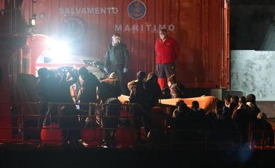 Rescatados 374 inmigrantes en siete pateras durante la noche en Canarias