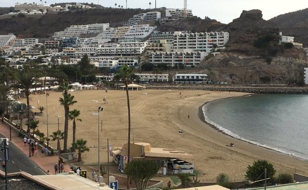 «Esto es una vergüenza, ¿cómo dejan la playa así?»