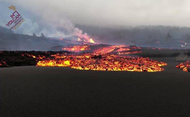 Vídeo. Así de rápido fluye la lava de la nueva boca de emisión