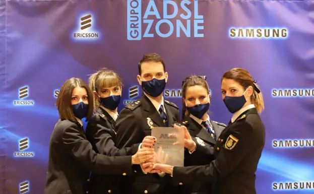 La Policía Nacional recibe un premio por su perfil en TikTok