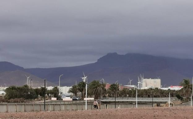 Suben el aviso por lluvias a nivel naranja en Canarias