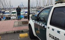 La Guardia Civil denuncia vertidos de aguas residuales en el Muelle Deportivo