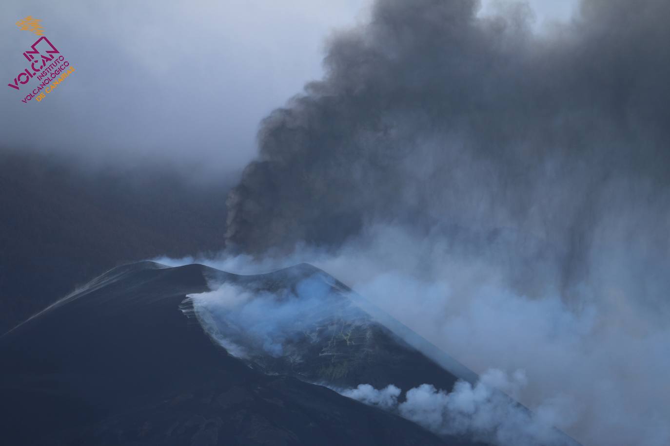 Detectan una deformación de seis centímetros cerca del cráter