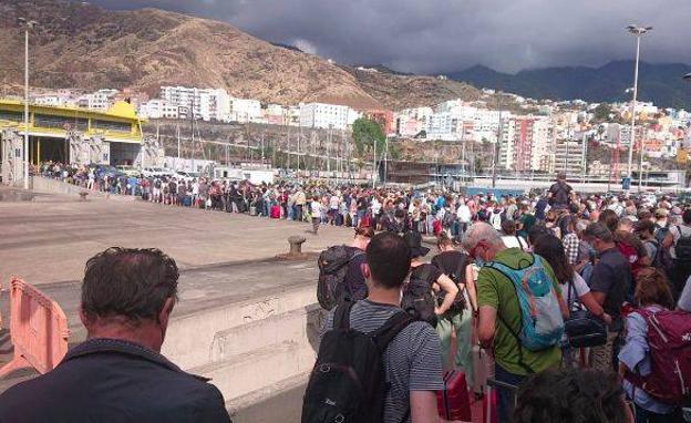 Las navieras cuentan con plazas reservadas para los palmeros