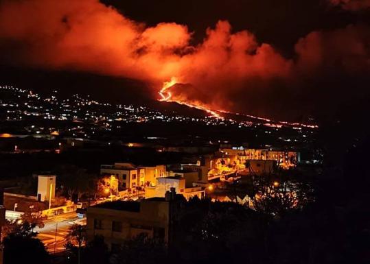 Un desbordamiento lávico amenaza de nuevo al barrio de La Laguna