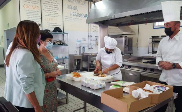 Una decena de centros de FP recauda unos 11.000 euros para las personas afectadas por el volcán