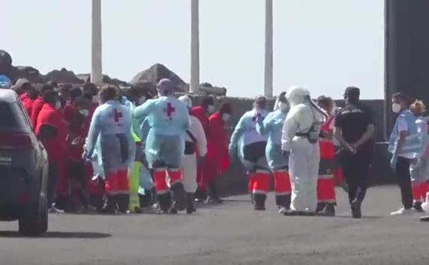 Canarias afronta el último mes con tantas llegadas en pateras como en 2020