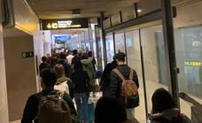 Los empresarios piden refuerzos en los aeropuertos para evitar las «largas colas»