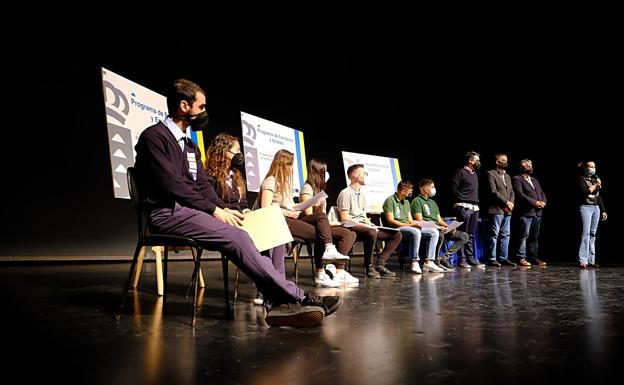 Más de 40 jóvenes se forman y trabajan con el SCE y Cabildo