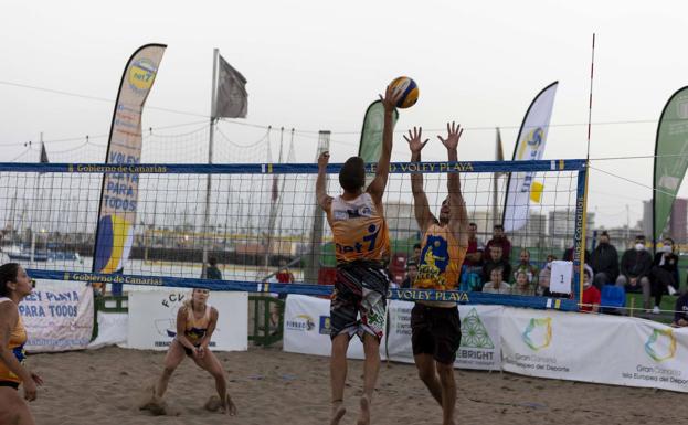 Pablo Valcarce y Valentina Loaiza reinan en la primera jornada del 3º Gran Canaria Beachvolleyball Festival