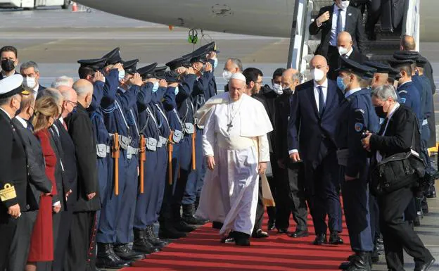 El Papa, a su llegada a Atenas./EFE