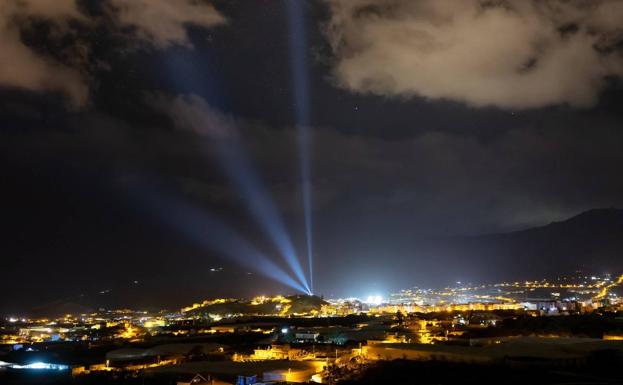 Tres columnas de luz recordarán a Las Manchas, Todoque y La Laguna en Navidad