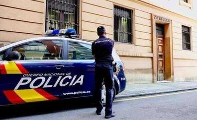 Denuncia una agresión homófoba al grito de «maricón de mierda» en Oviedo