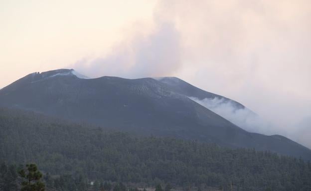 Torres dice que hay «indicios científicos» de que la erupción del volcán cese este año