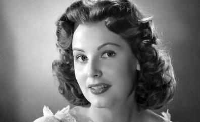 Arlene Dahl, icono del glamour en los 50, empresaria y astróloga