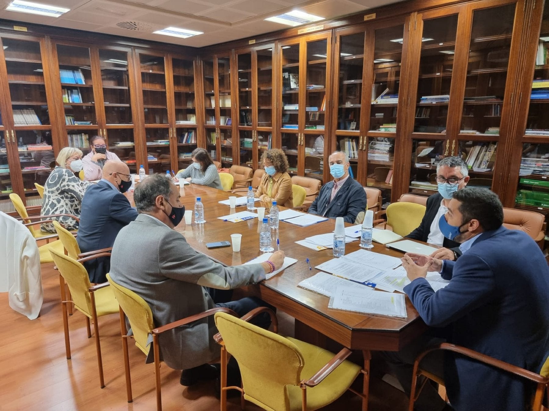 Mesa de diálogo sobre la polémica orden de educación de adultos